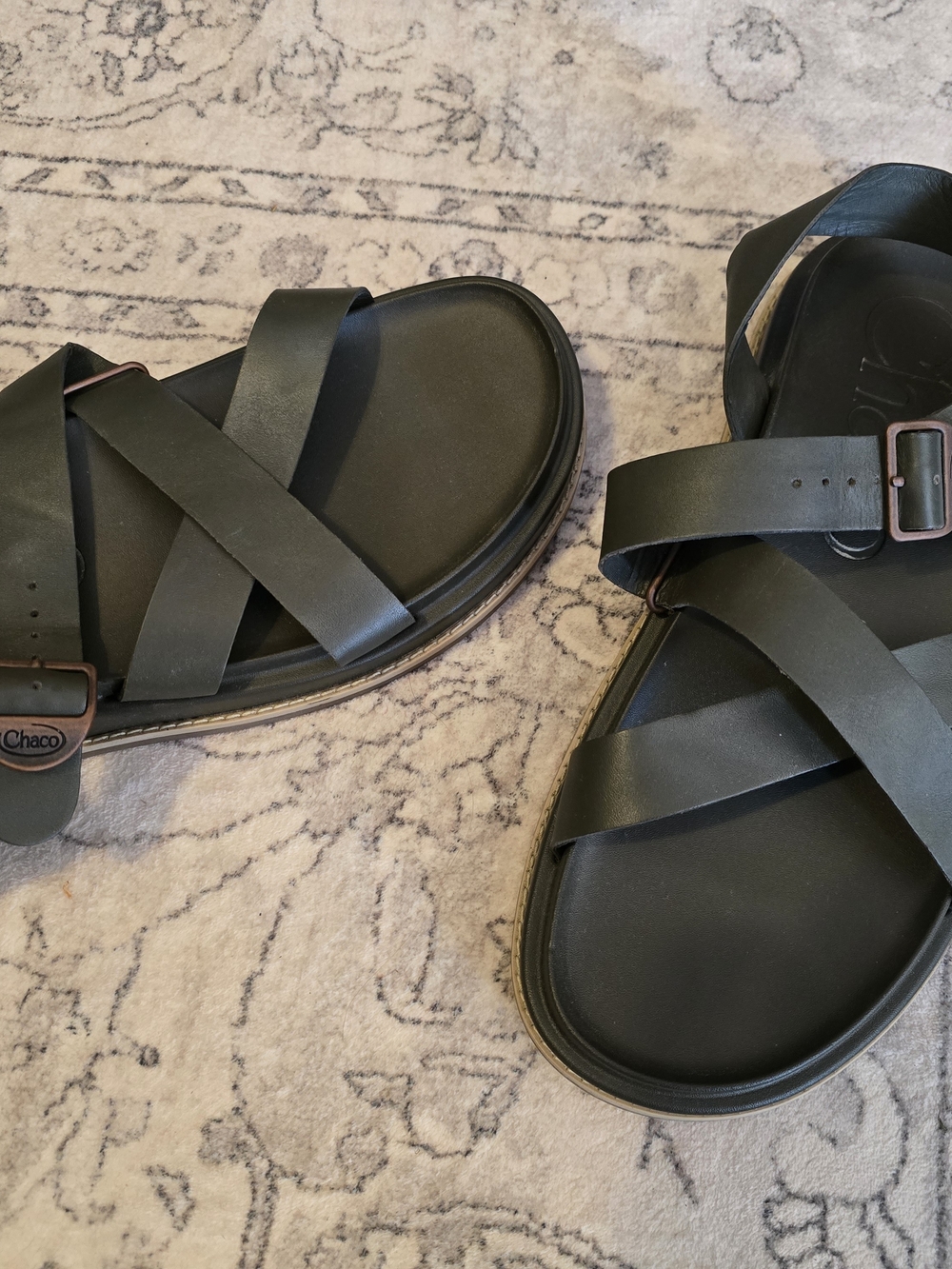 Chaco Women’s Dark Green  Cross-Strap Sandals NWOT